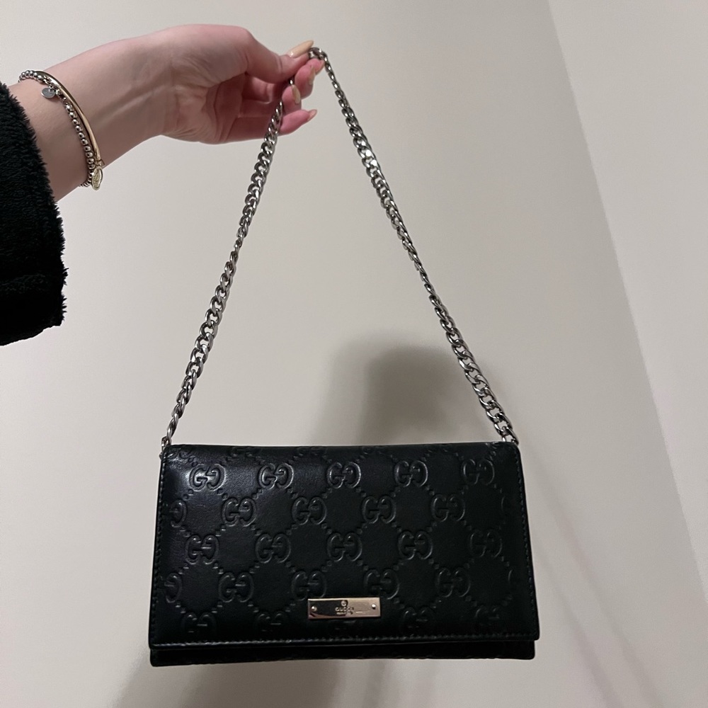 Gucci wallet on chain